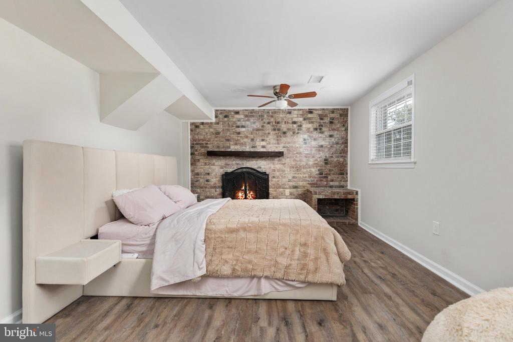4806 EUBANK