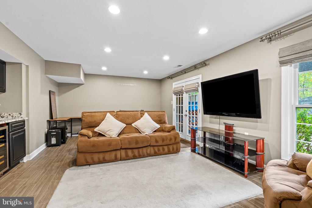 8265 CEDAR LANDING COURT