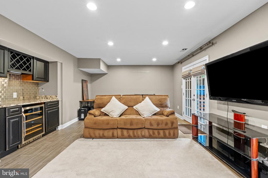 8265 CEDAR LANDING COURT