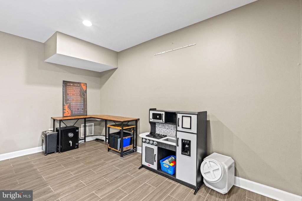 8265 CEDAR LANDING COURT