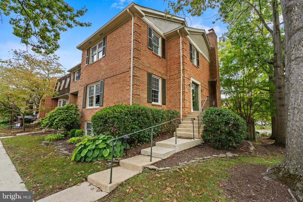 8265 CEDAR LANDING COURT