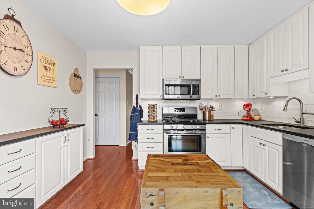 8265 CEDAR LANDING COURT
