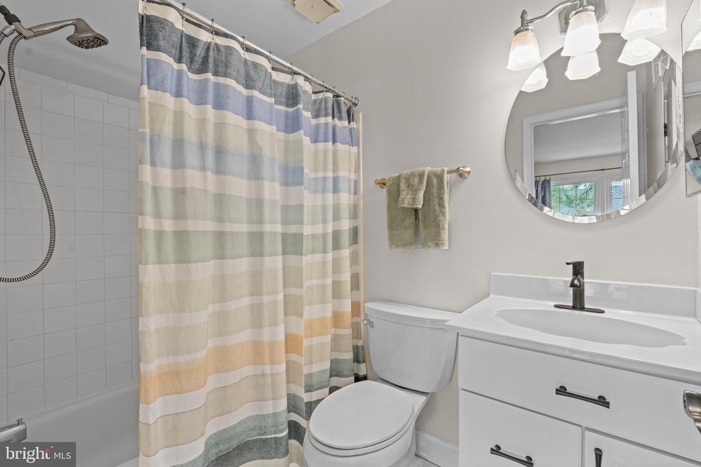 8265 CEDAR LANDING COURT