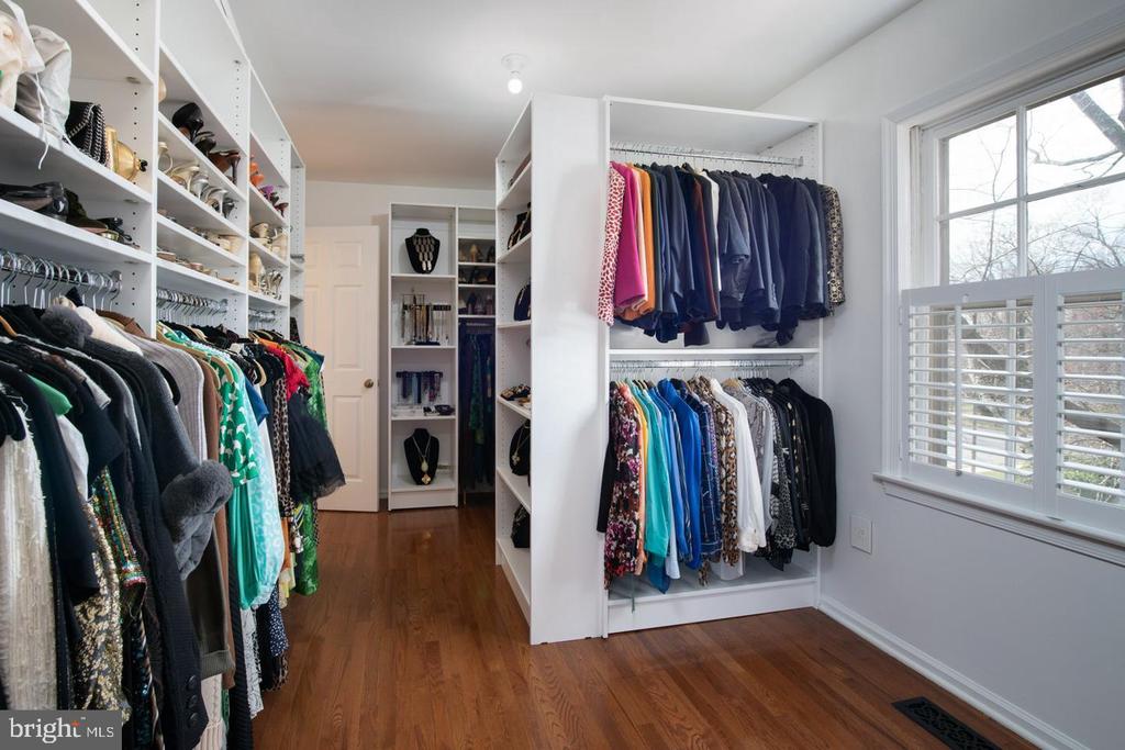 8265 CEDAR LANDING COURT