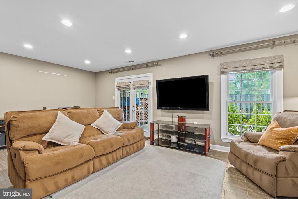 8265 CEDAR LANDING COURT