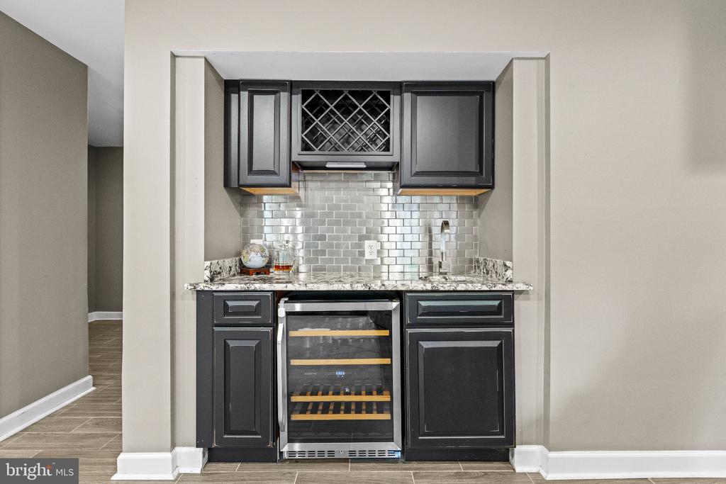 8265 CEDAR LANDING COURT