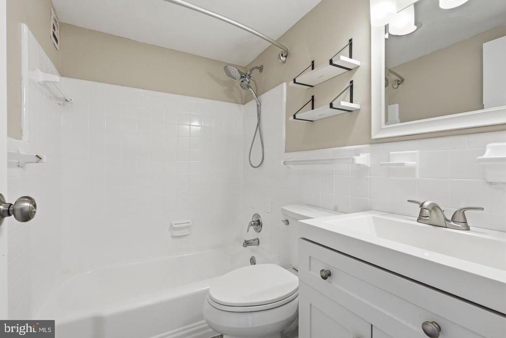 6631 WAKEFIELD DRIVE Unit: 519