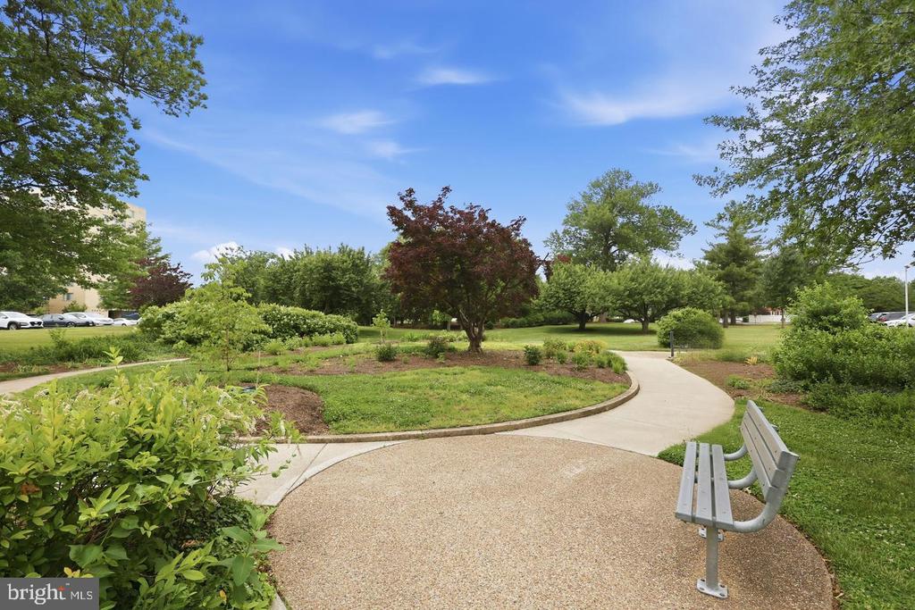 6631 WAKEFIELD DRIVE Unit: 519