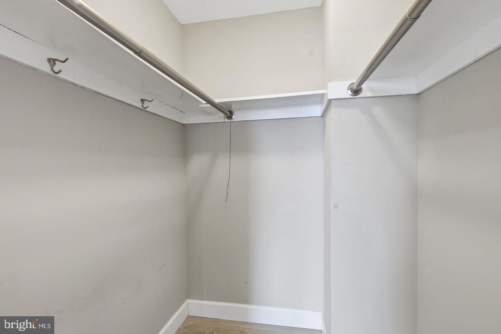 6631 WAKEFIELD DRIVE Unit: 519