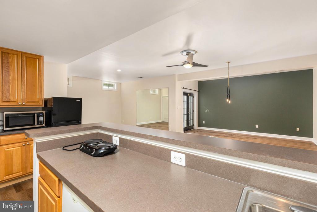 7216 WHITE HOUSE DRIVE