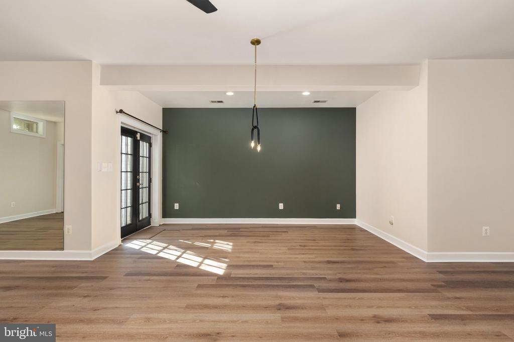 7216 WHITE HOUSE DRIVE