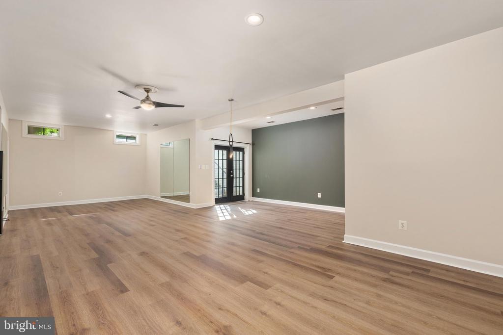 7216 WHITE HOUSE DRIVE