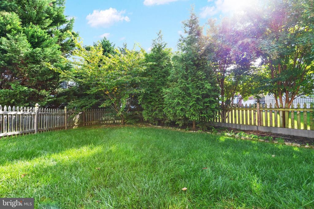 7216 WHITE HOUSE DRIVE
