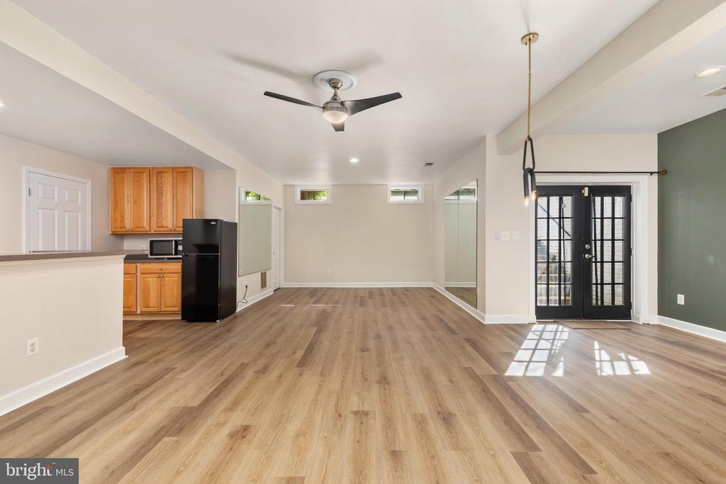 7216 WHITE HOUSE DRIVE