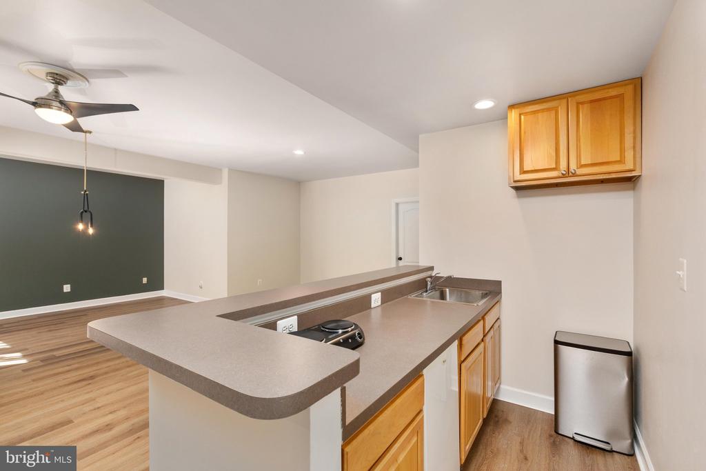 7216 WHITE HOUSE DRIVE