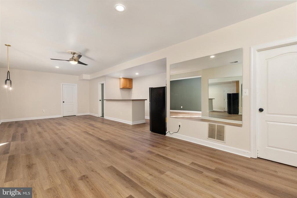 7216 WHITE HOUSE DRIVE