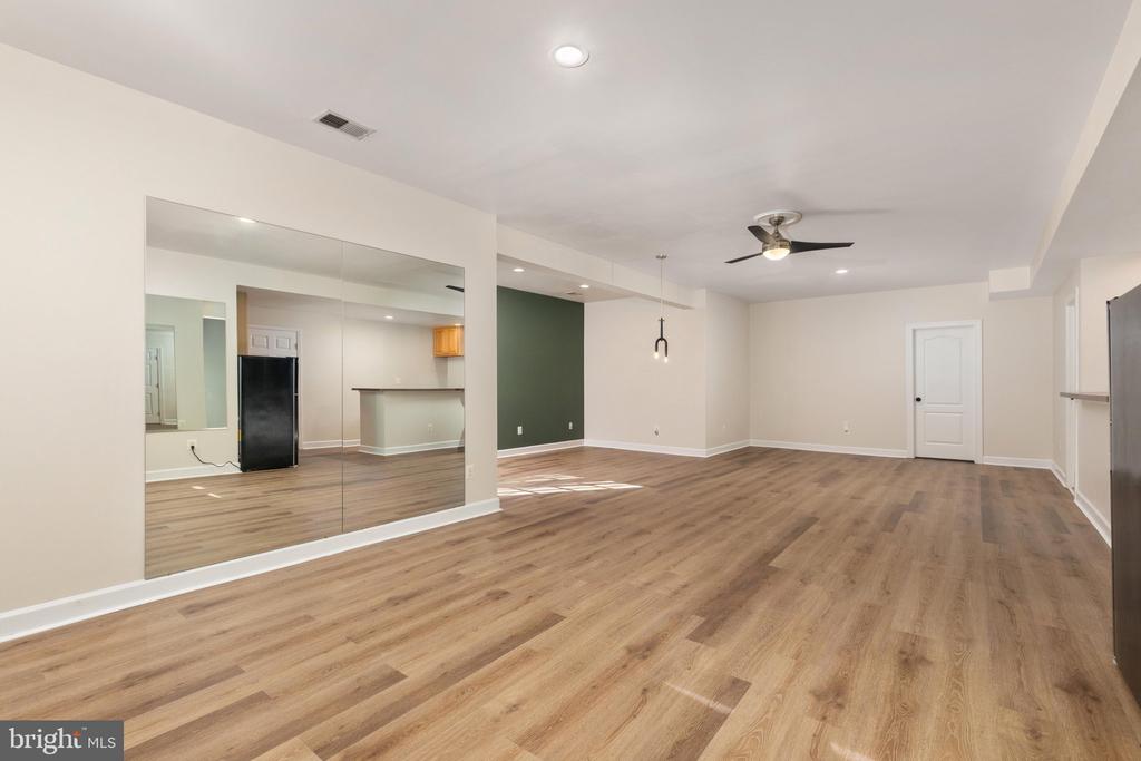 7216 WHITE HOUSE DRIVE