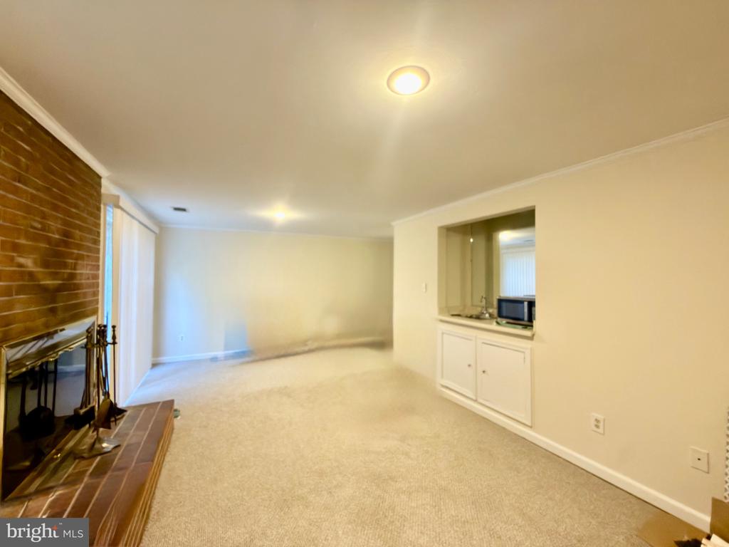 8535 HILLTOP ROAD