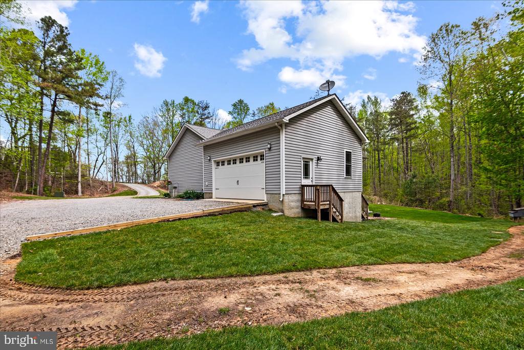 15570 DICKINSONS CORNER DRIVE