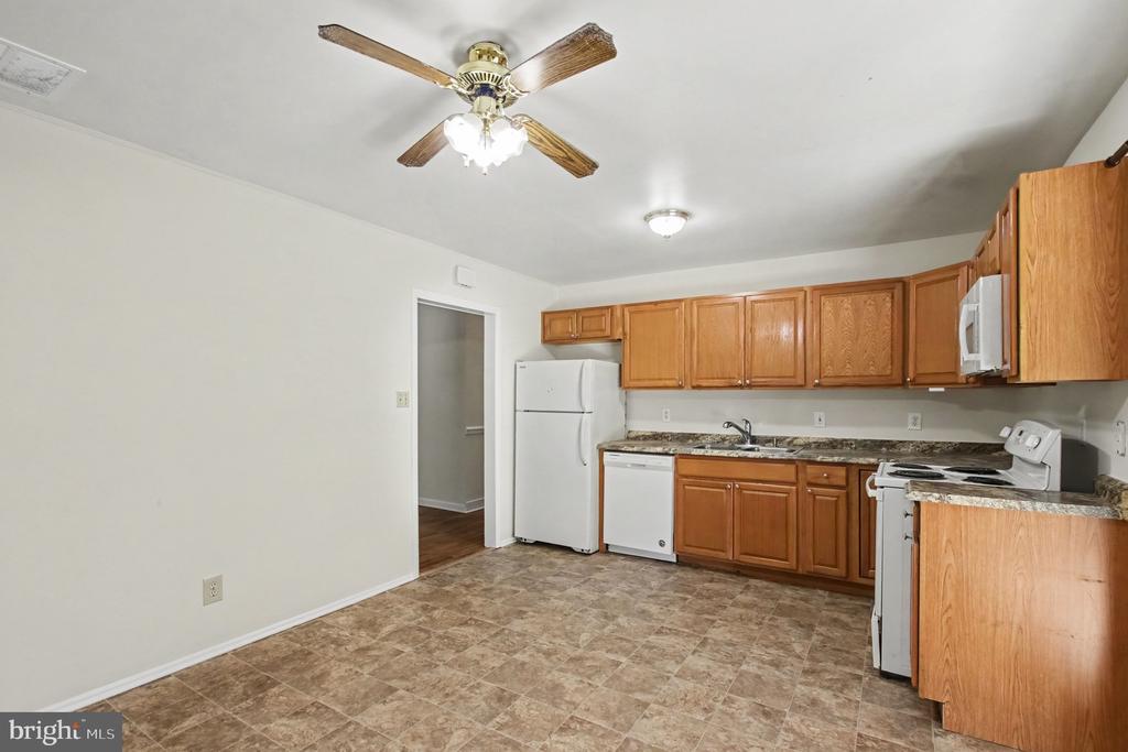 4435 WILLOW TREE LANE