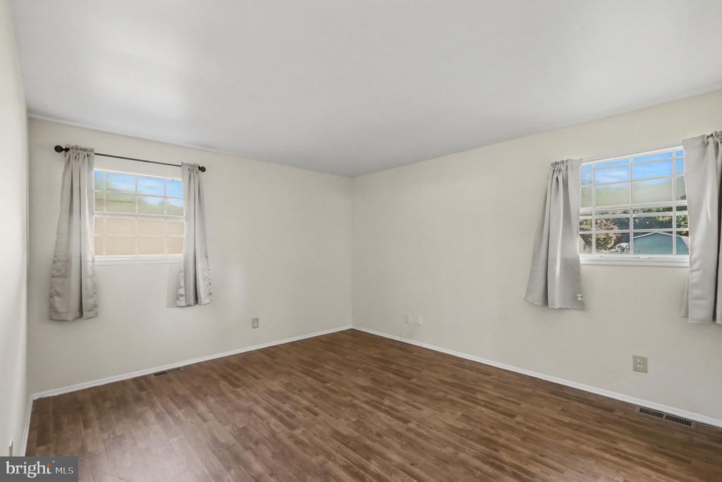 4435 WILLOW TREE LANE