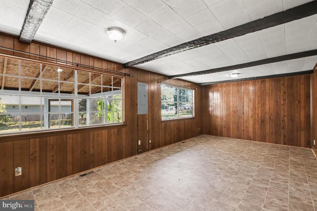 4435 WILLOW TREE LANE
