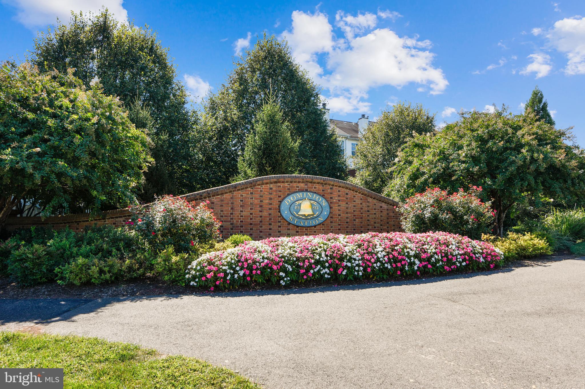 22018 BOX CAR SQUARE