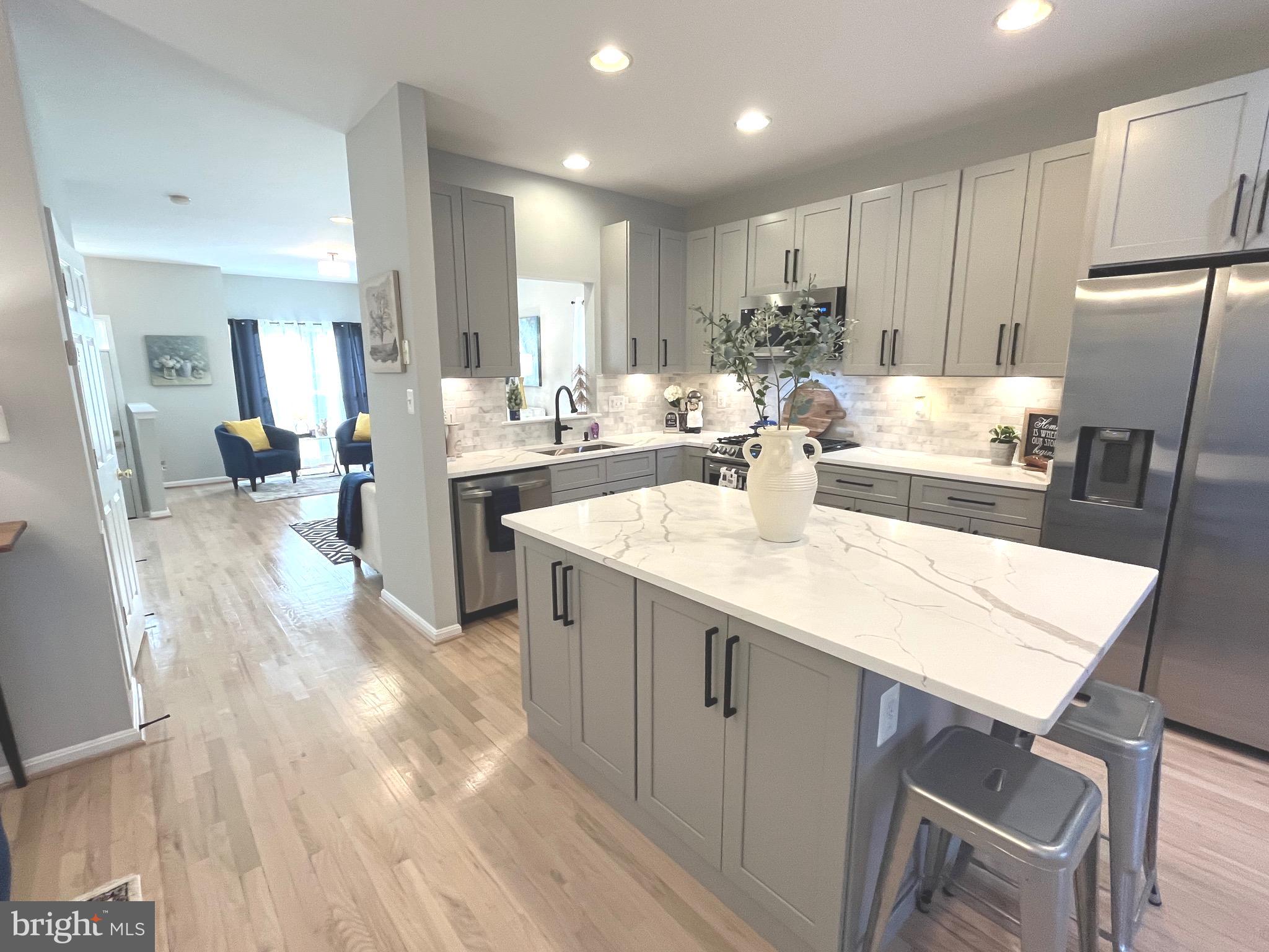 22018 BOX CAR SQUARE