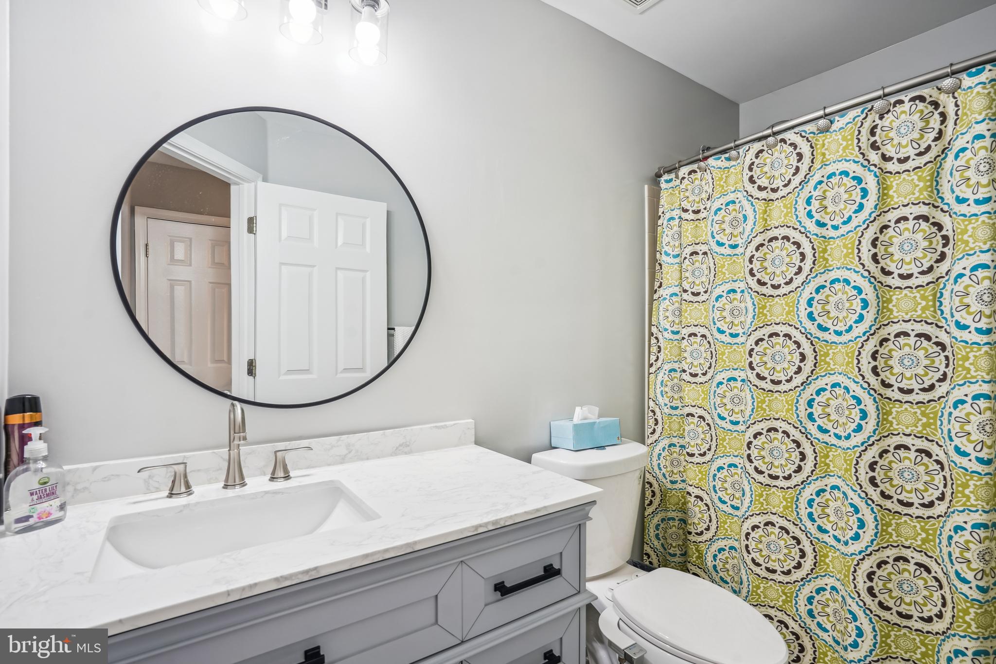 22018 BOX CAR SQUARE