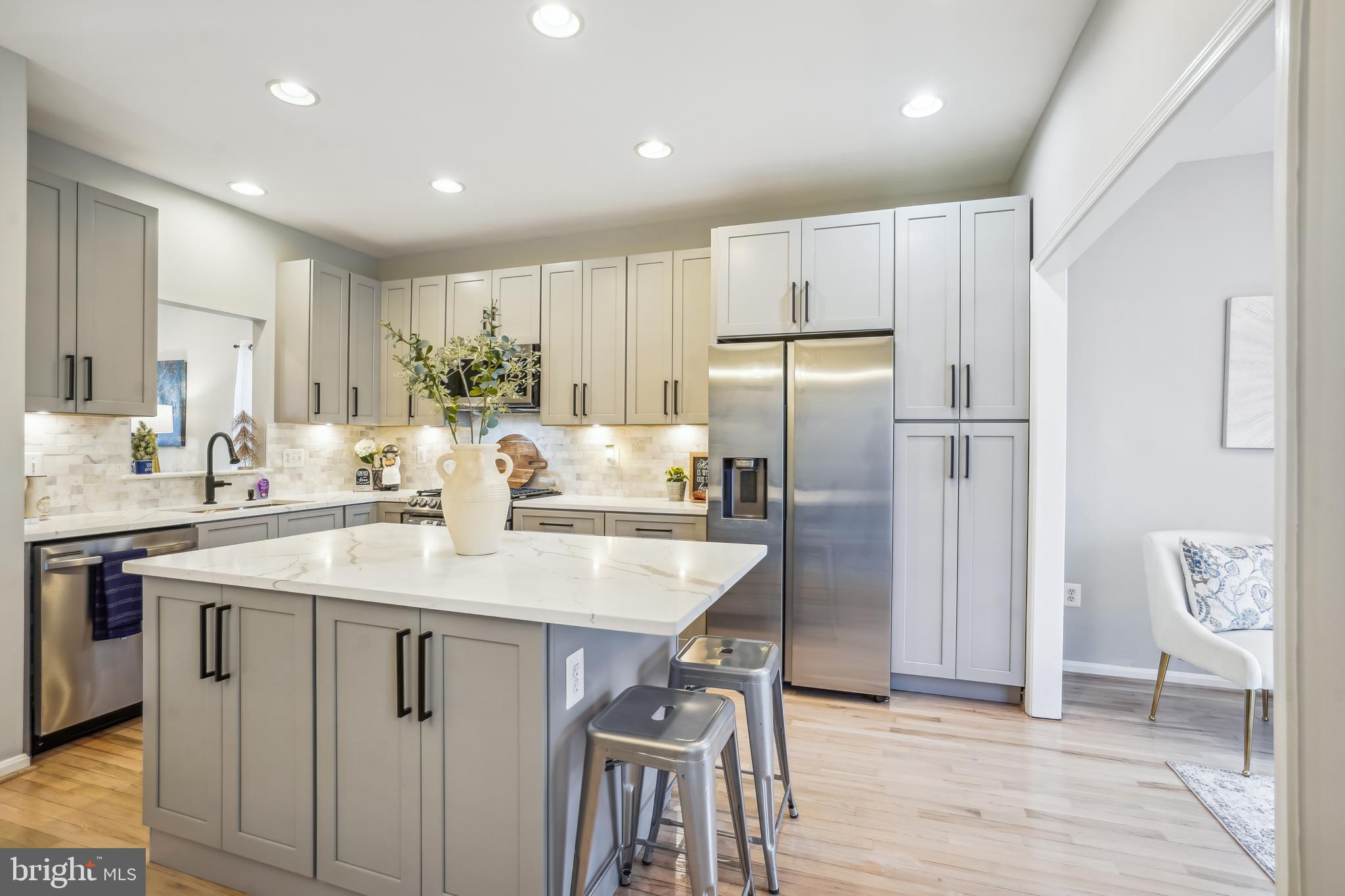 22018 BOX CAR SQUARE