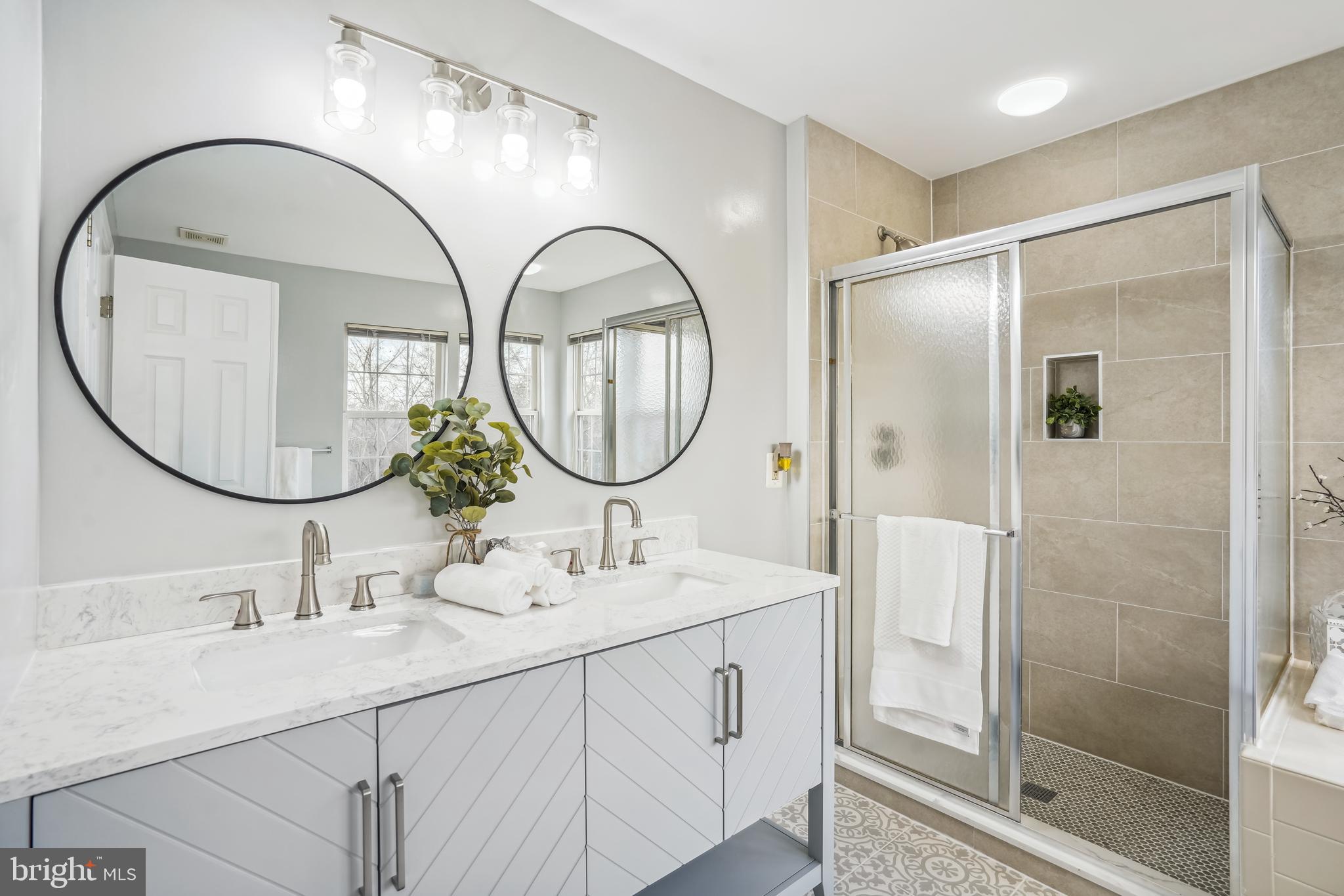 22018 BOX CAR SQUARE