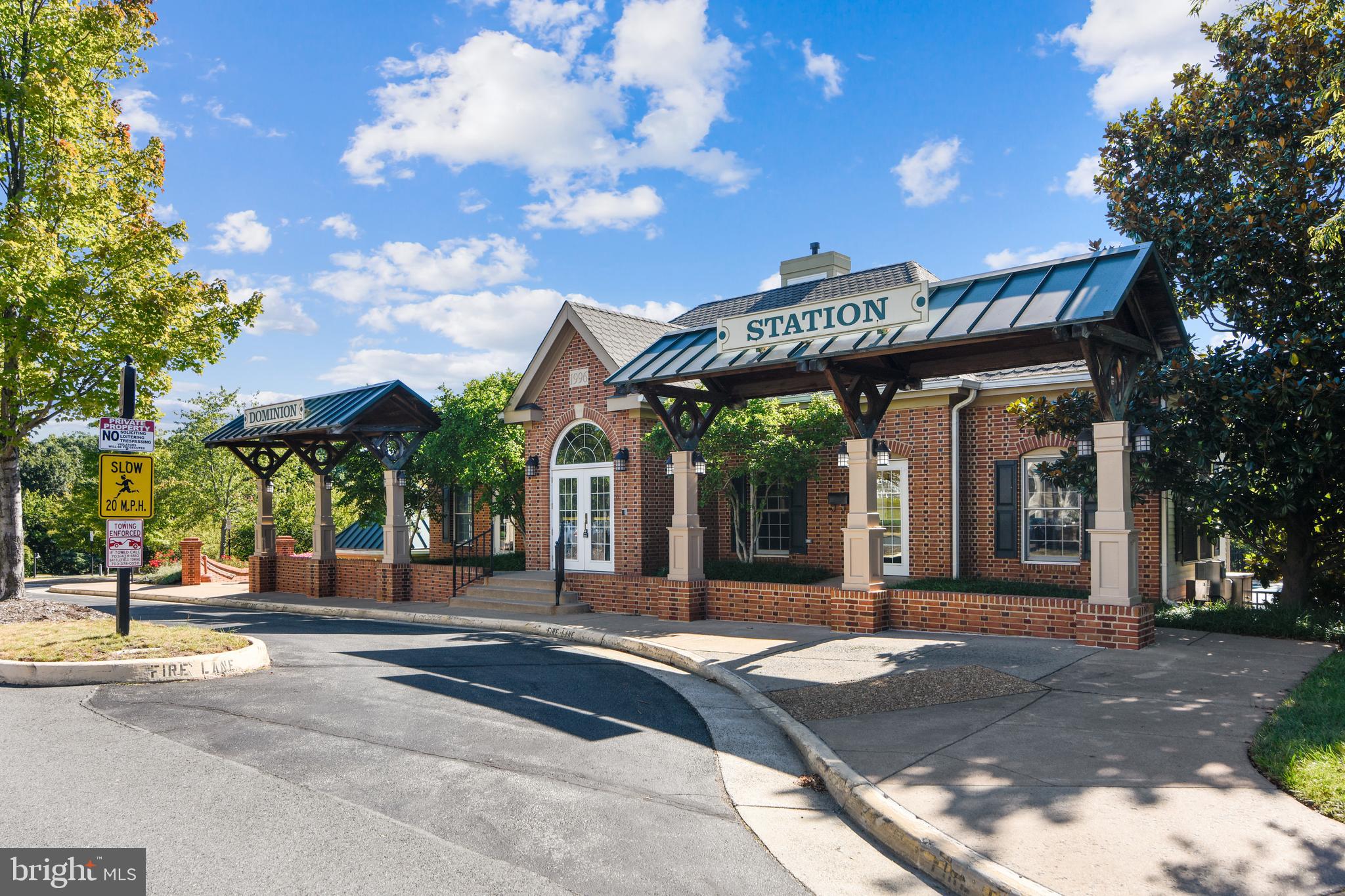 22018 BOX CAR SQUARE