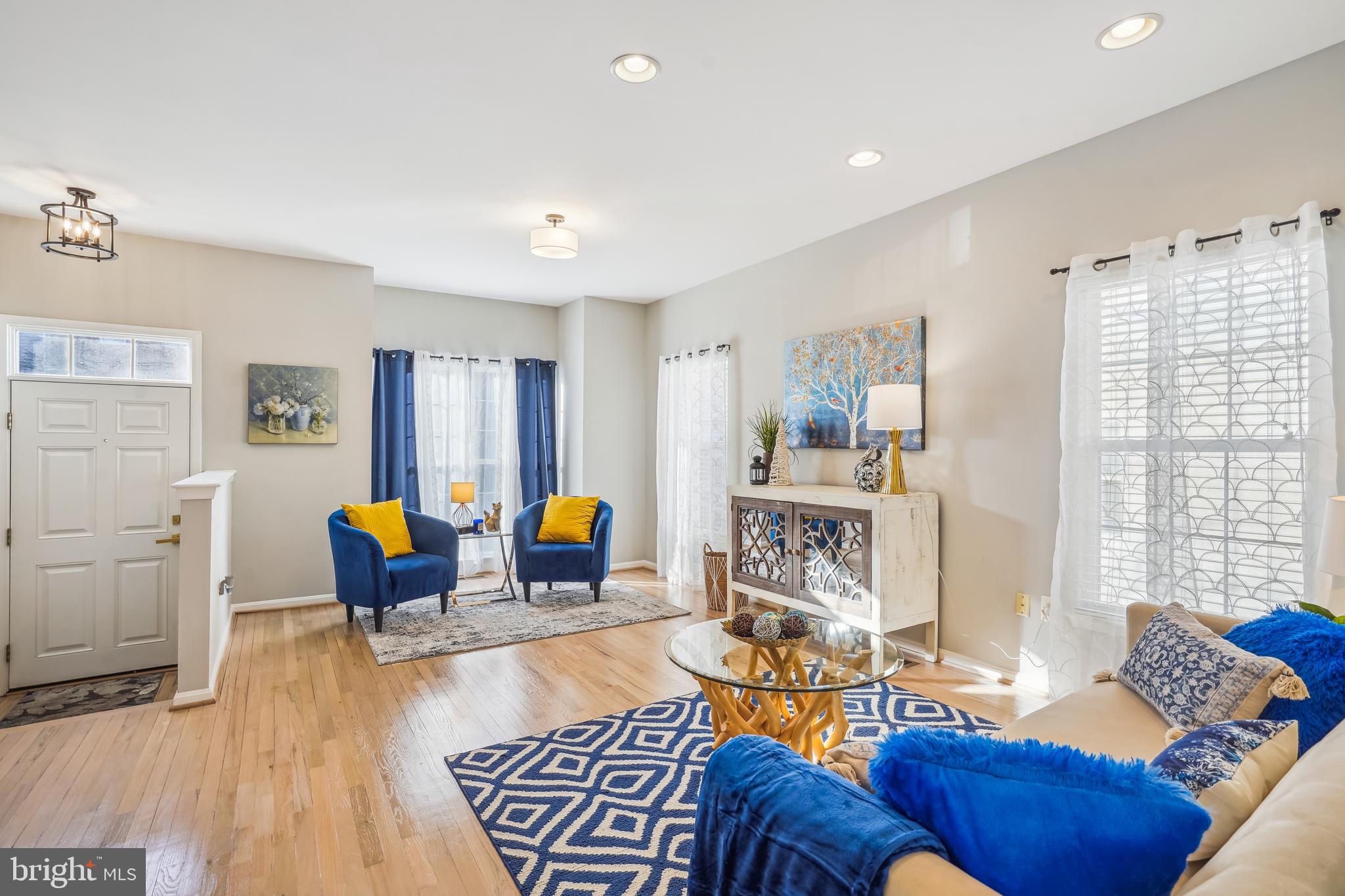 22018 BOX CAR SQUARE