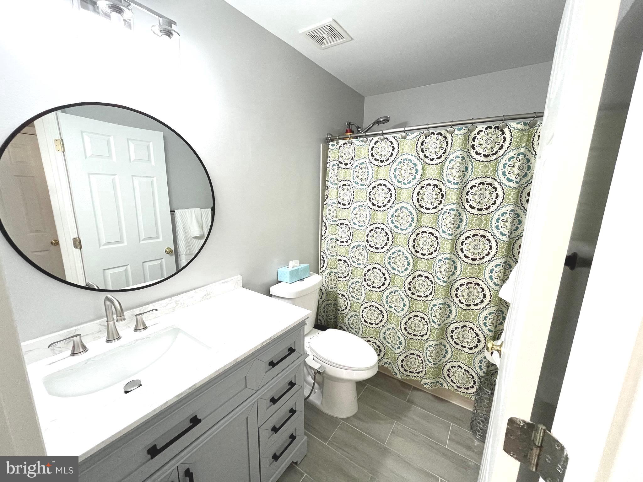 22018 BOX CAR SQUARE