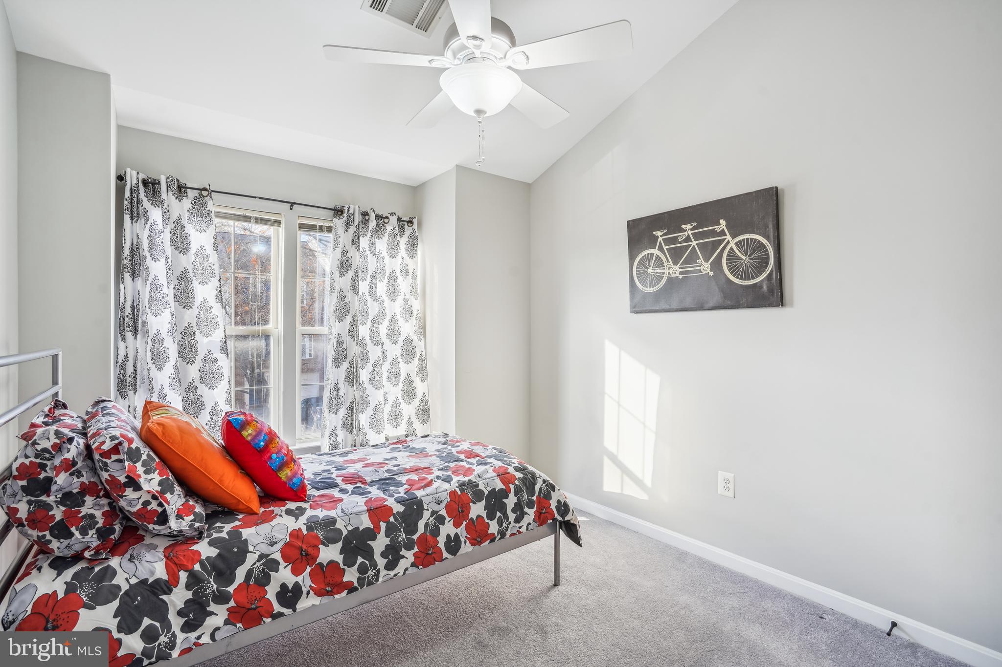 22018 BOX CAR SQUARE