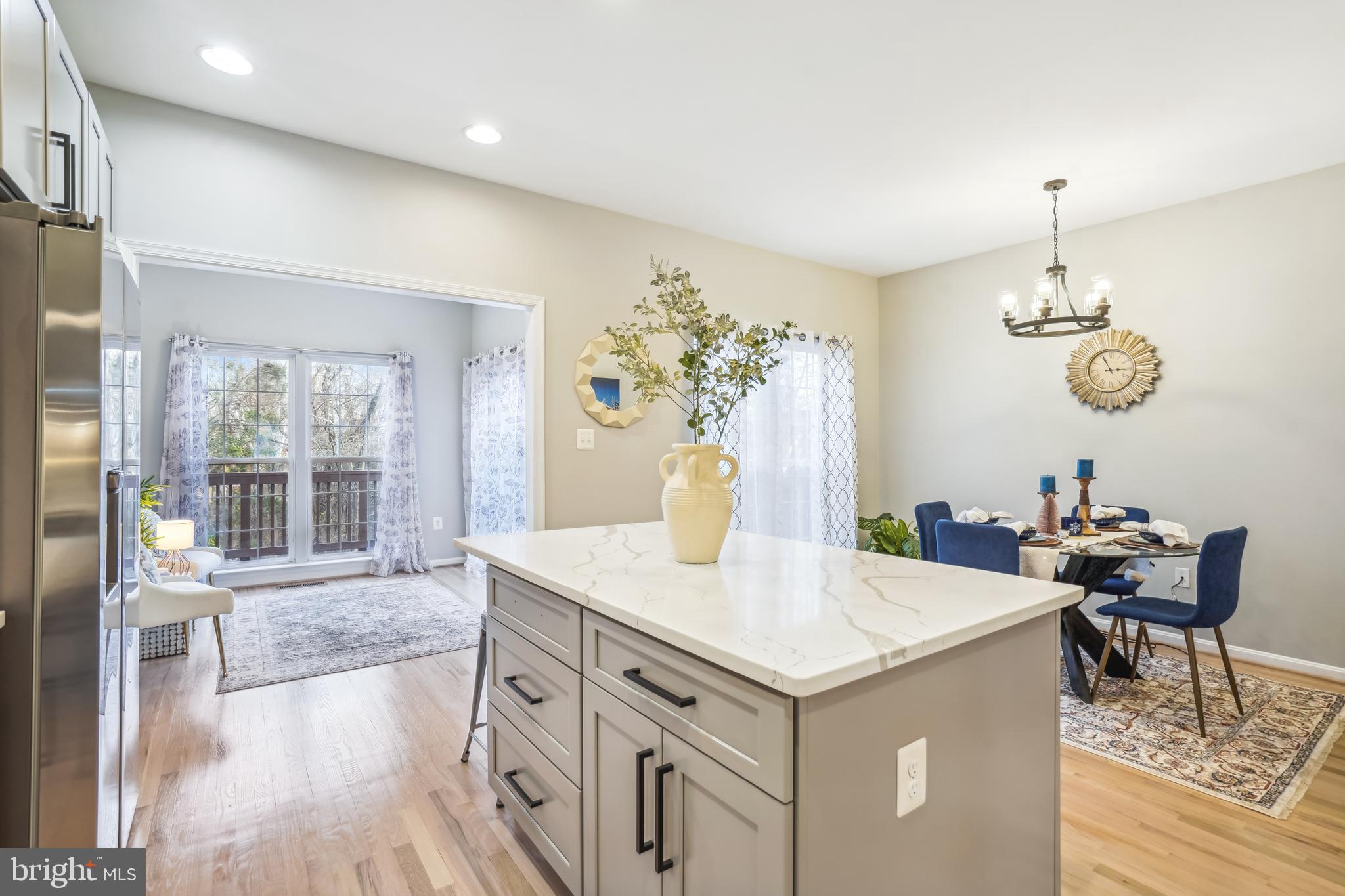 22018 BOX CAR SQUARE