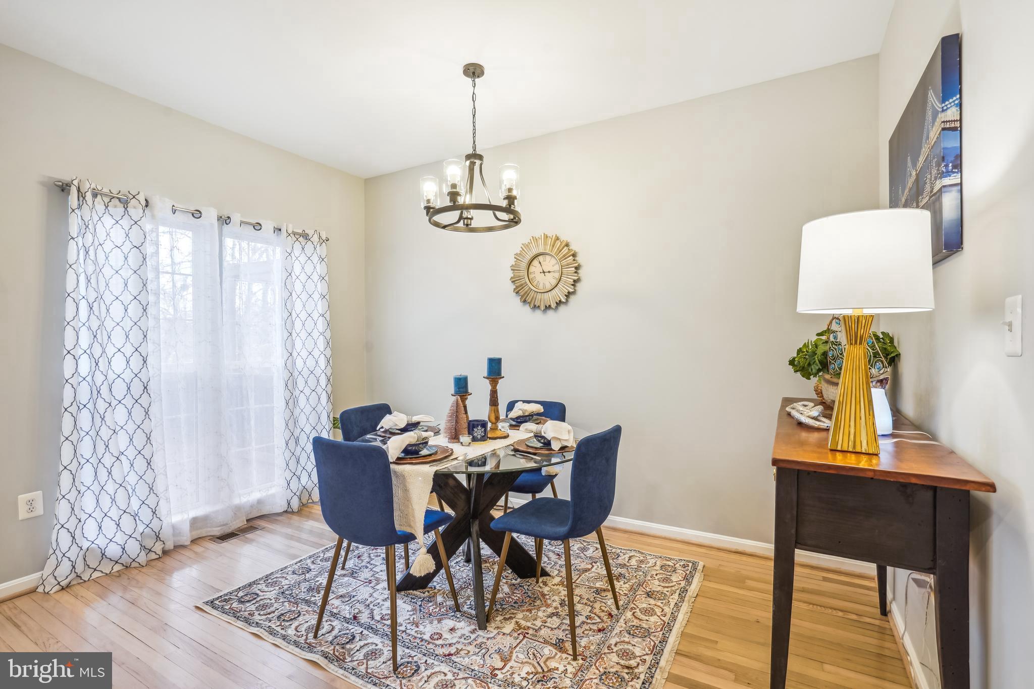 22018 BOX CAR SQUARE