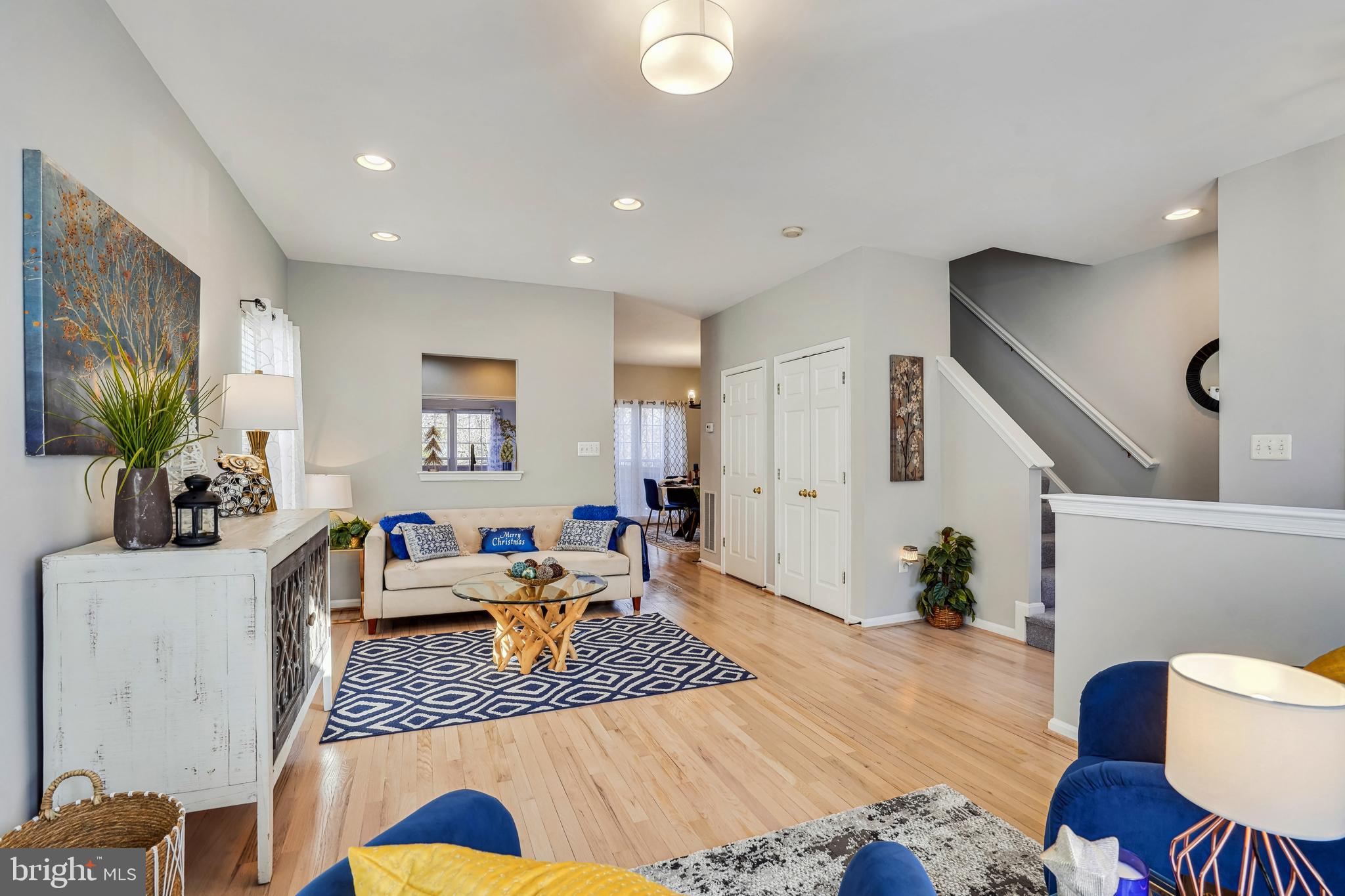 22018 BOX CAR SQUARE