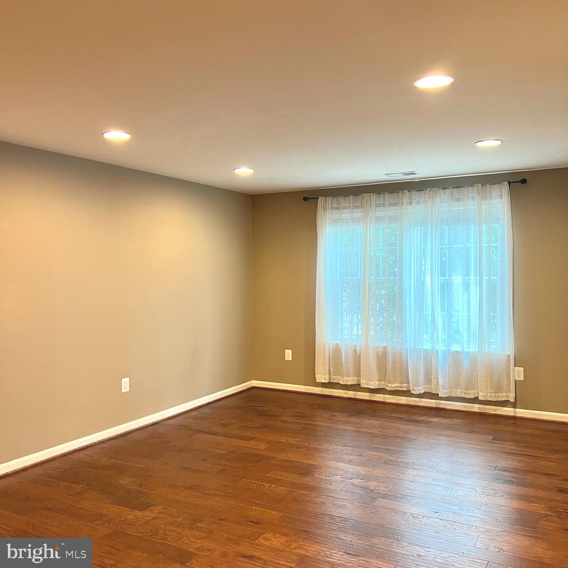 44098 TURF FIELD SQUARE