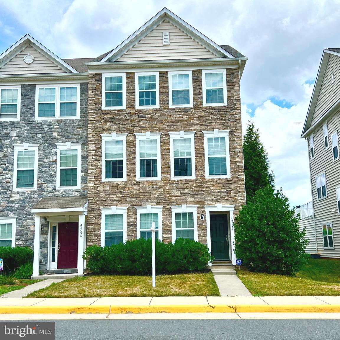 44098 TURF FIELD SQUARE