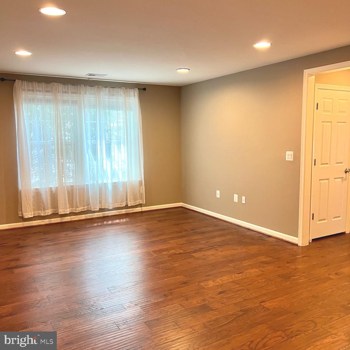 44098 TURF FIELD SQUARE