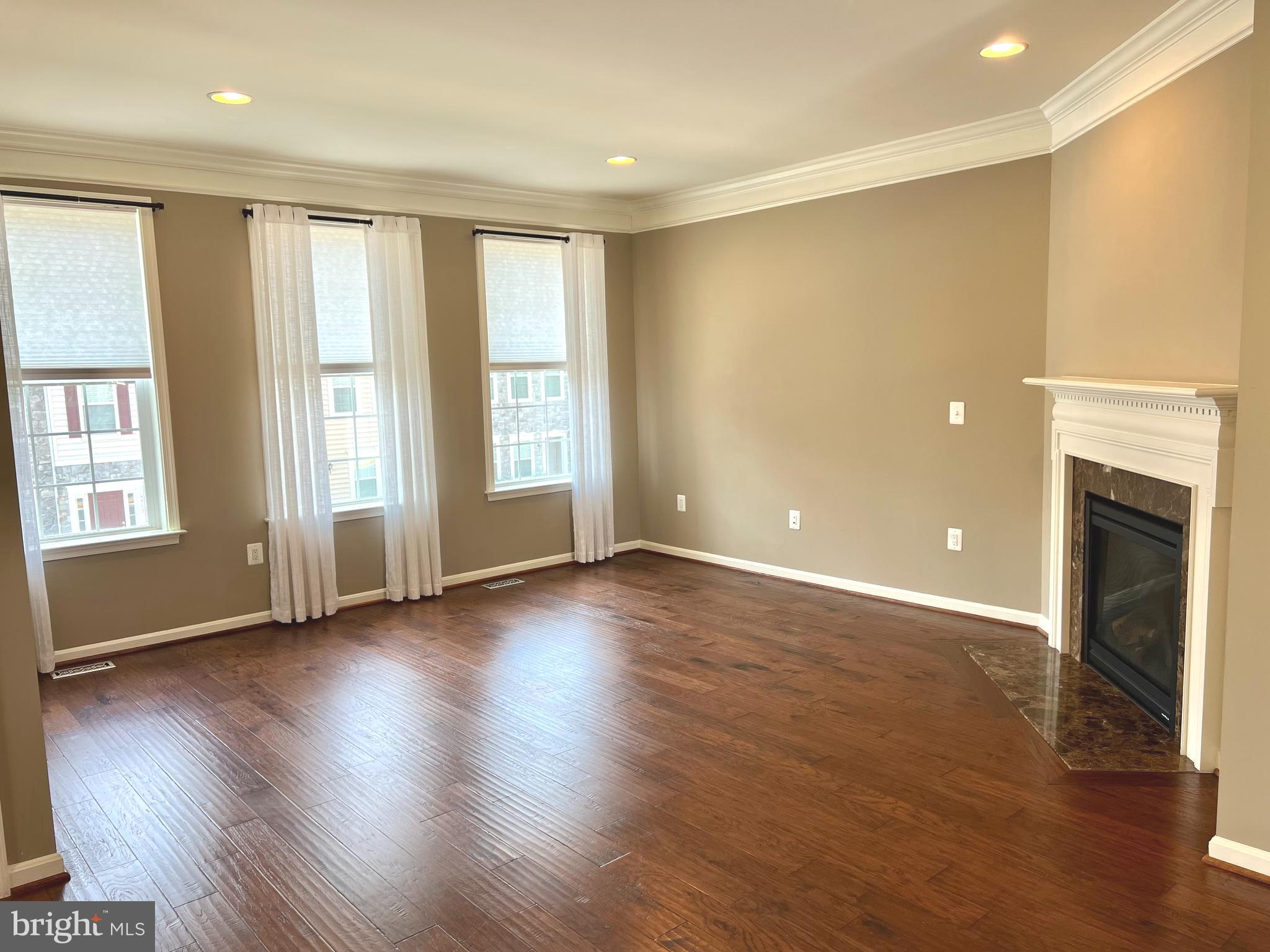 44098 TURF FIELD SQUARE