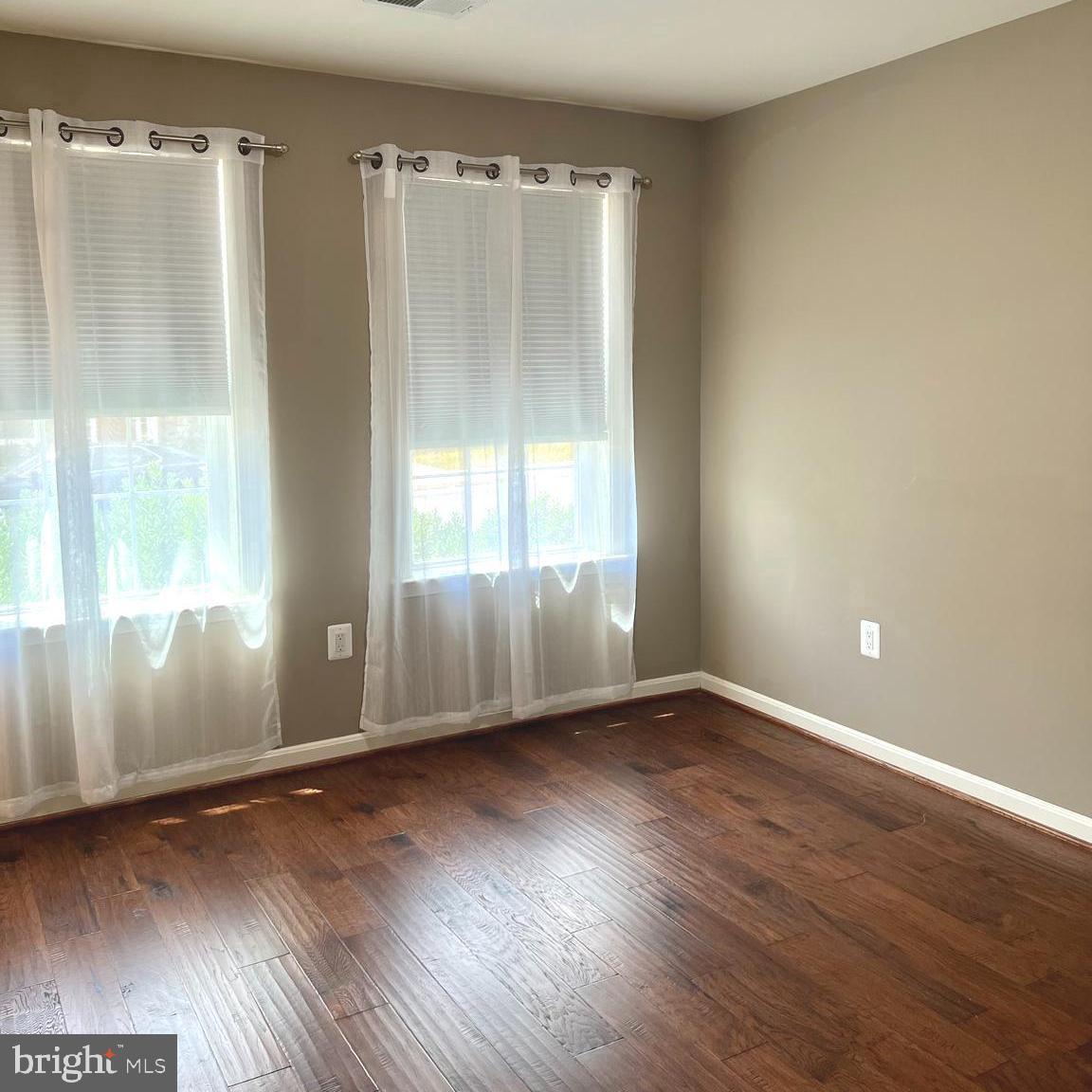 44098 TURF FIELD SQUARE