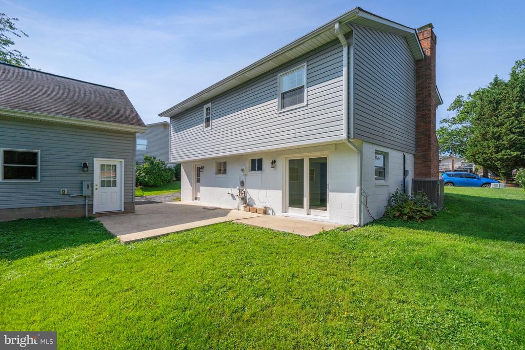 202 W MAPLE AVENUE