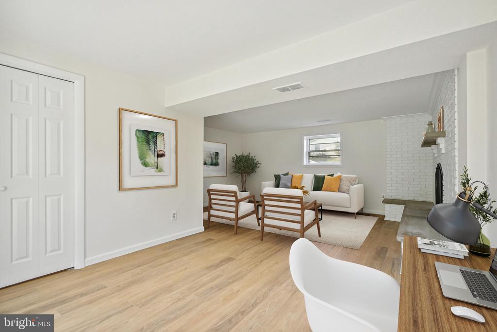 202 W MAPLE AVENUE
