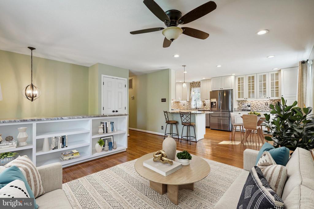 202 W MAPLE AVENUE