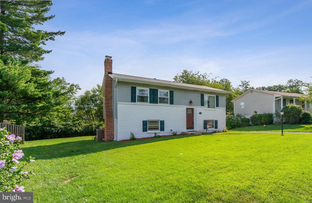 202 W MAPLE AVENUE
