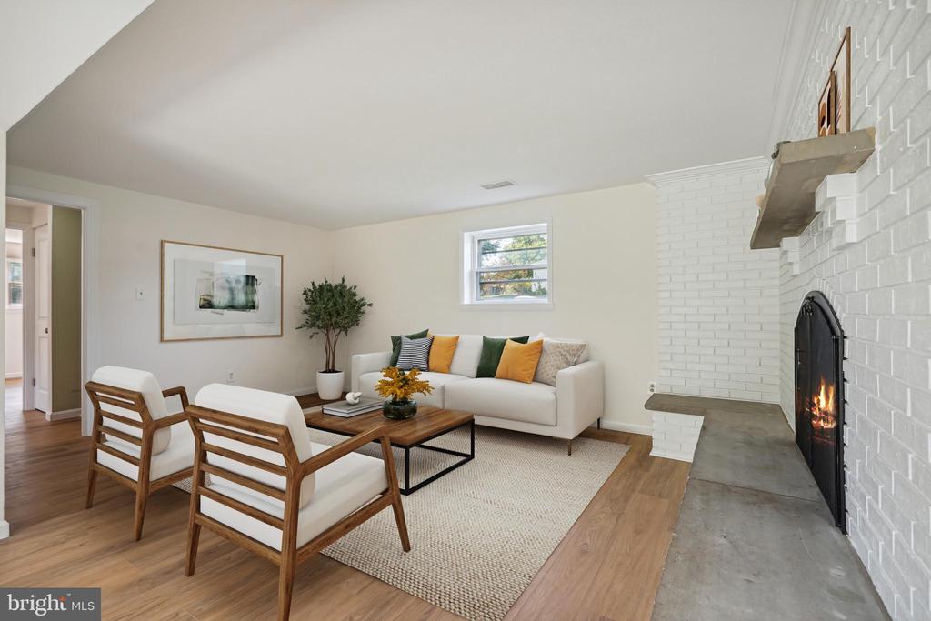 202 W MAPLE AVENUE
