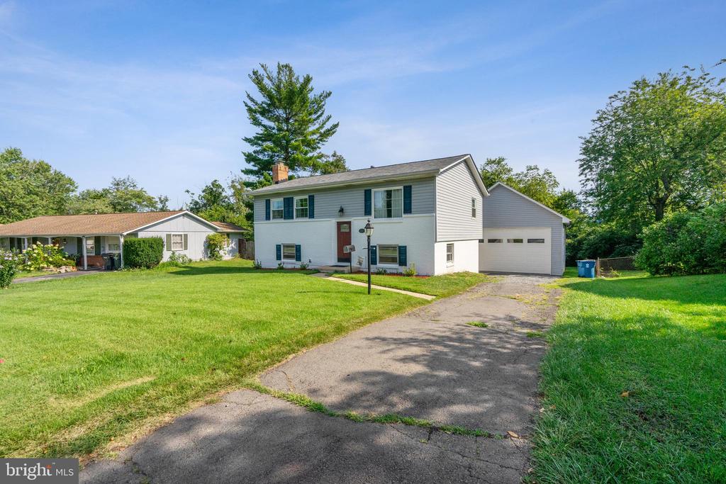 202 W MAPLE AVENUE