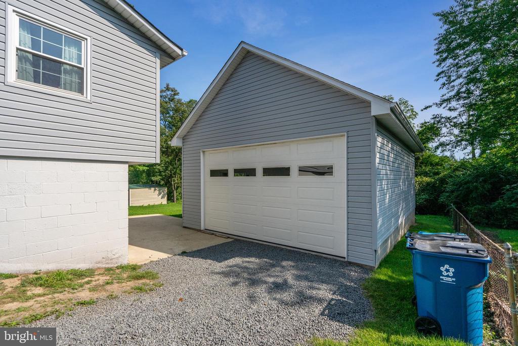 202 W MAPLE AVENUE